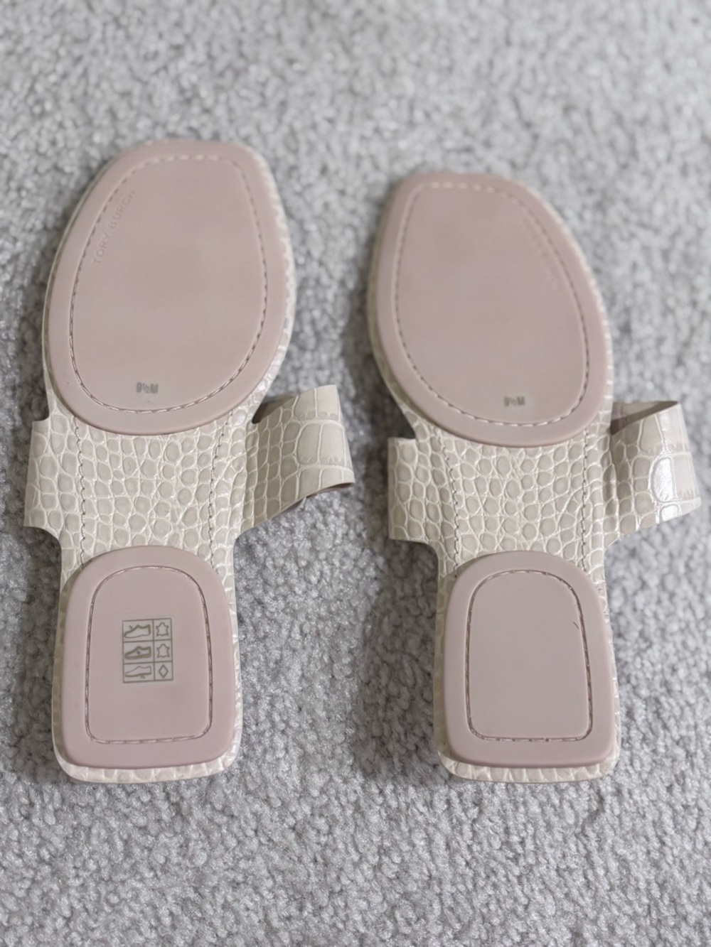 NEVER WORN Tory Burch Cream Leather Croc Embossed Sandals 9.5 - Picture 5 of 9